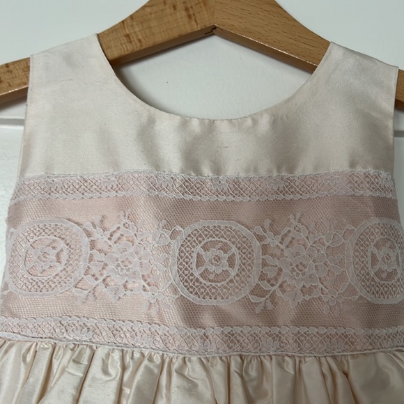 Darling Isabela Garretón NWT blush pink silk & lace formal or flower girl dress - Picture 4 of 11